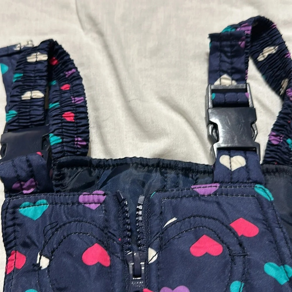 Oshkosh B'gosh Navy snowsuit with hearts size 4
Snow pants Sledding - Picture 4 of 7